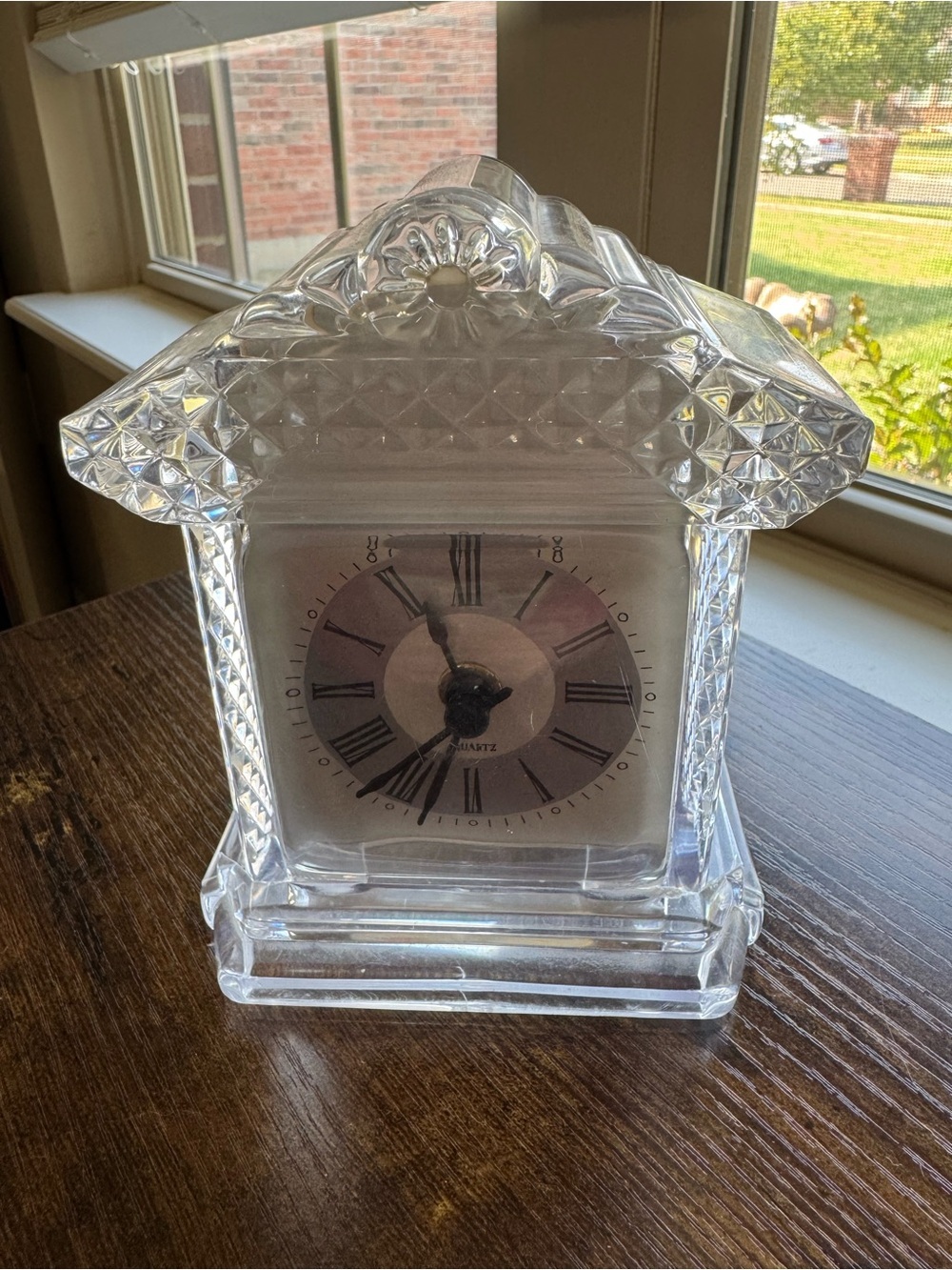 Vintage Clear Cut Acrylic Mantel Table Clock Quartz Roman Numerals